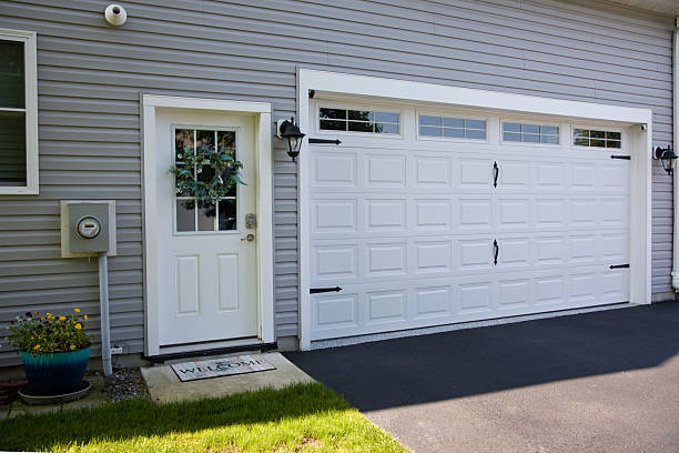 24/7 Emergency Garage Door Panel Replacement experts in Gretna, LA